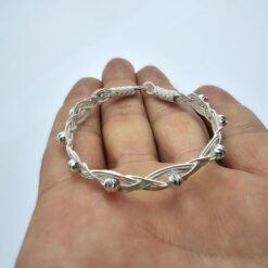 Bayan Bileğinde Şık Görünüm