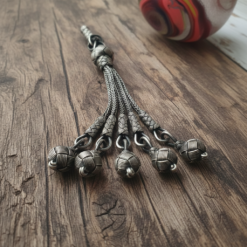 besli gümüş kazaz tespih püskülü, yakın plan önden görünüm